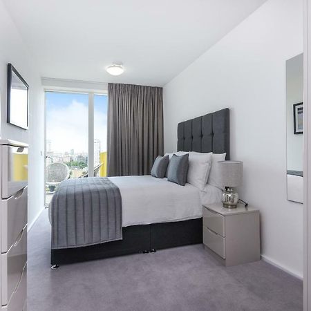 Millharbour Residences Лондон Екстериор снимка