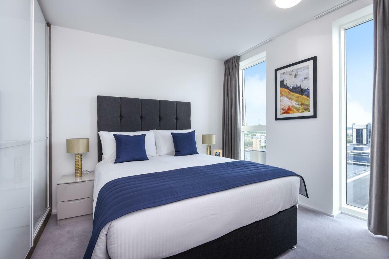 Millharbour Residences Лондон Екстериор снимка